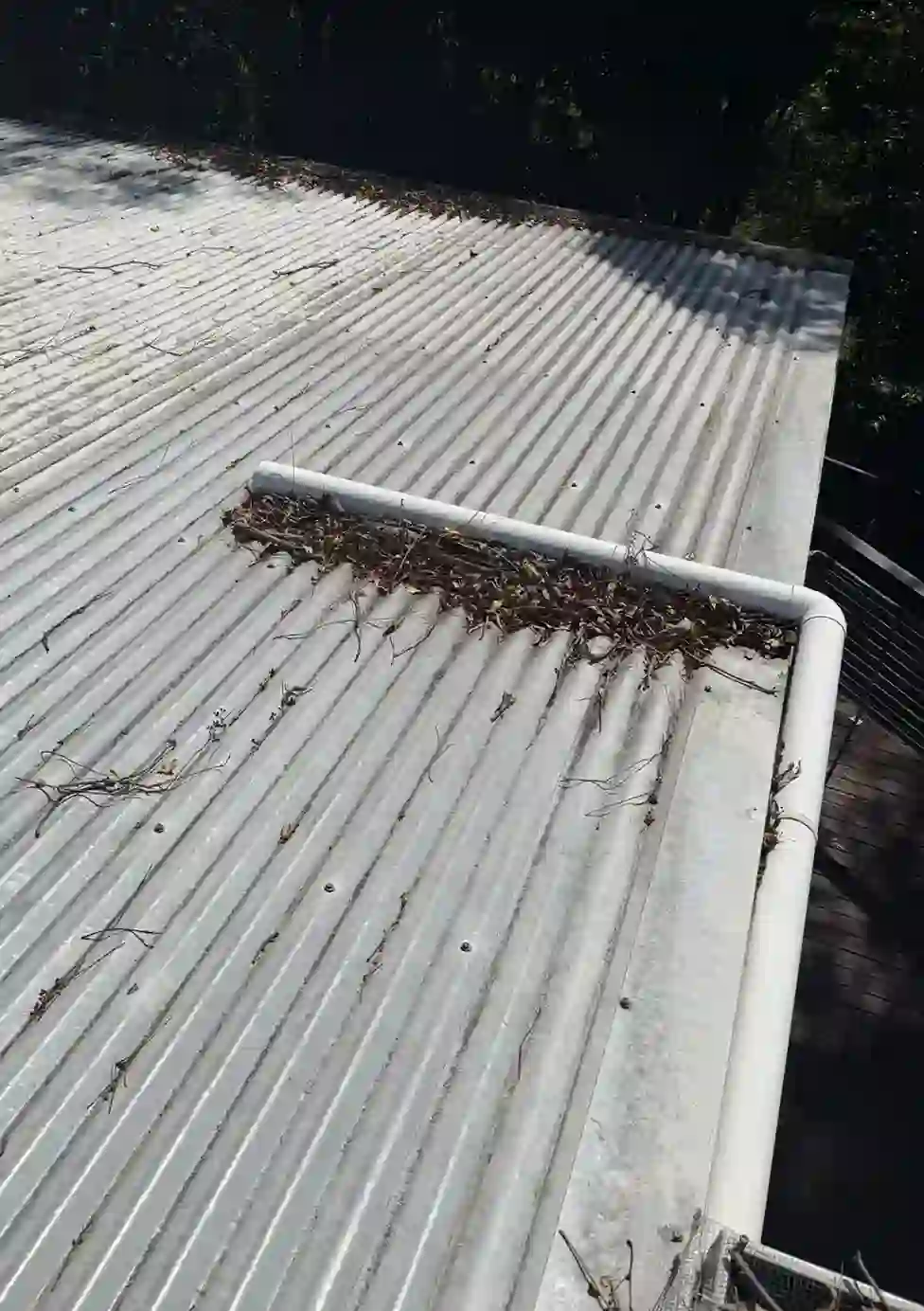 Before gutter cleaning - Full gutter clean with before and after photos